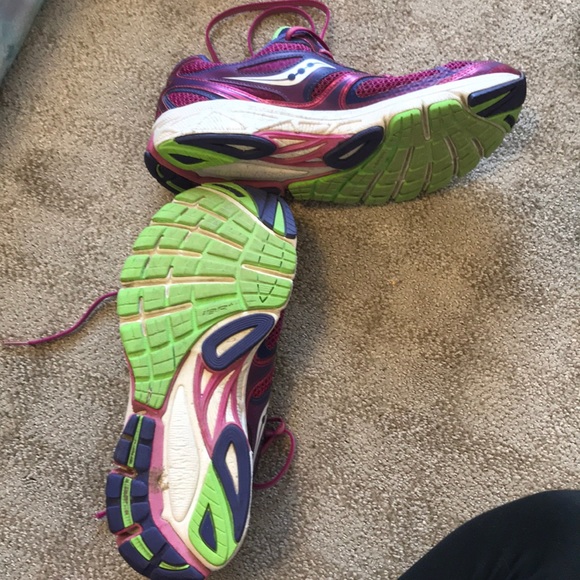 Saucony running shoes - Picture 2 of 2